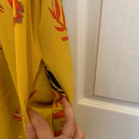 Yellow Floral Dress With Pockets Size XS - Picture 3 of 6